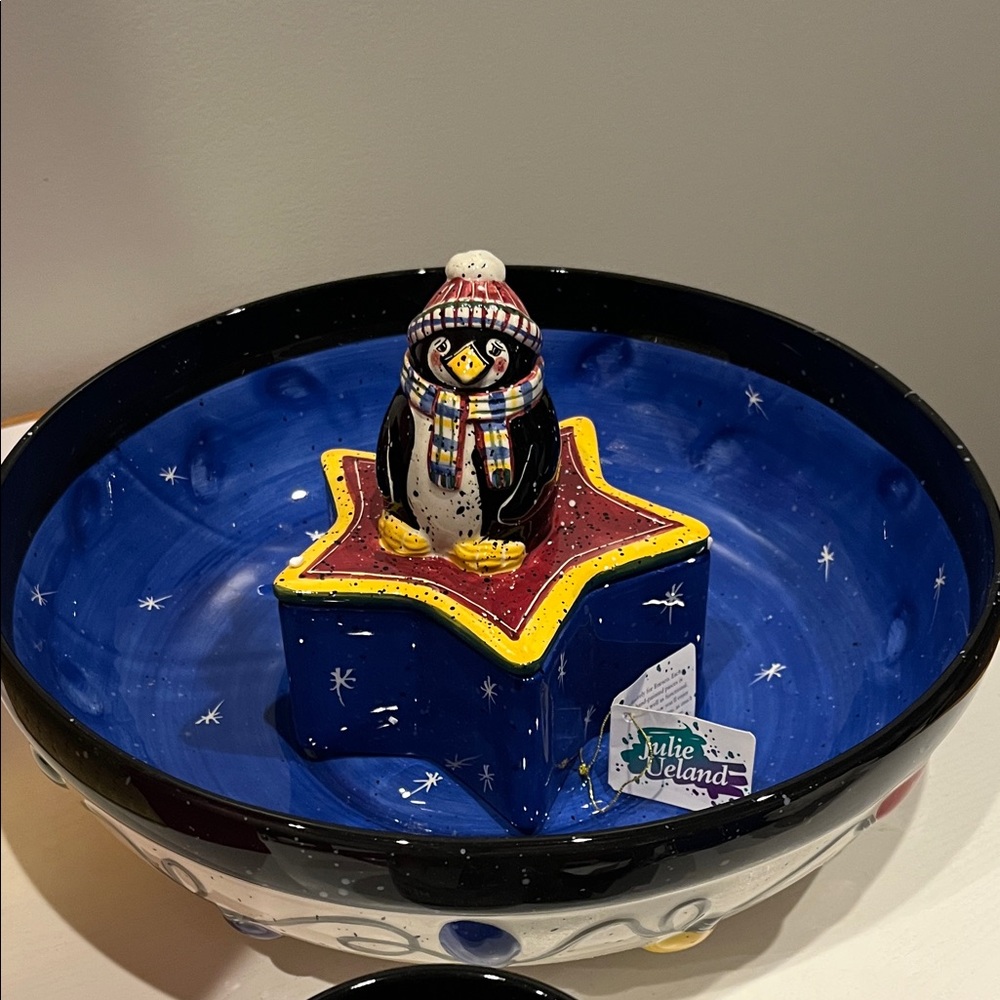 NWT. Vintage. Penguin serving chip and dip Bowl - Christmas strand ceramic bowl